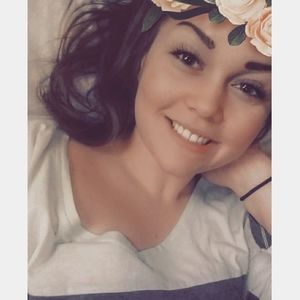 Meet your Posher, Rena